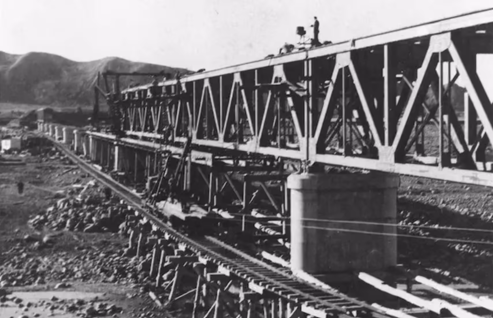 Construction of the Clarence River railway bridge on the Main North Line.